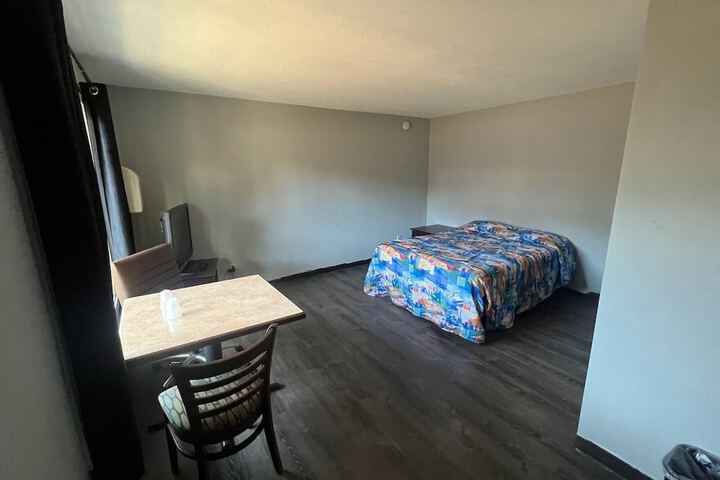 Room 8 of 14