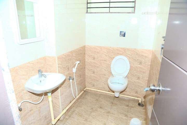Room 5 of 9