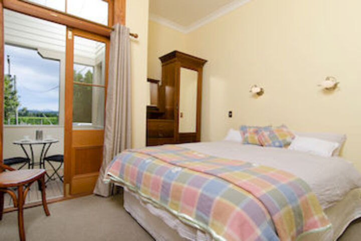 Room 10 of 26