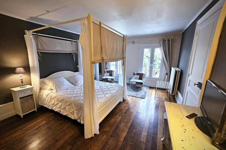 Room 5 of 64