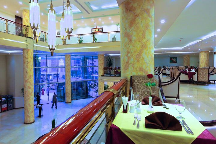 Dining 53 of 81