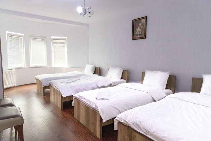 Room 10 of 17