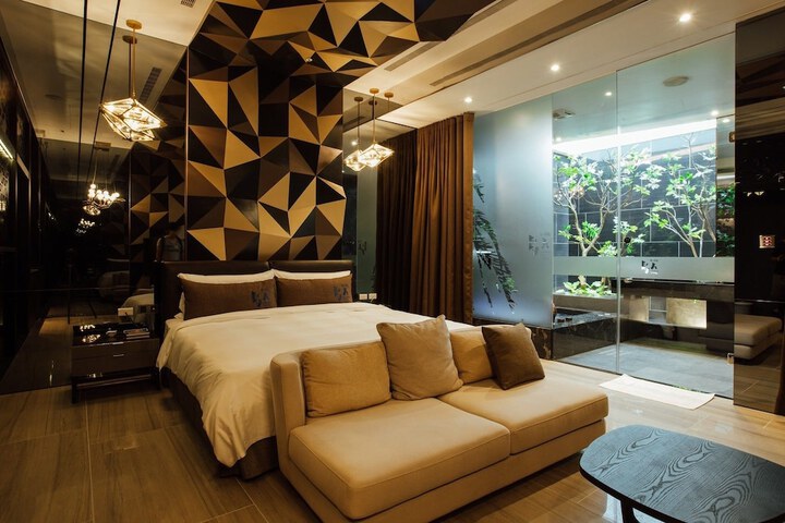 Room 9 of 67
