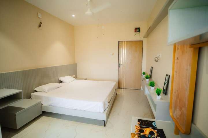 Room 17 of 24