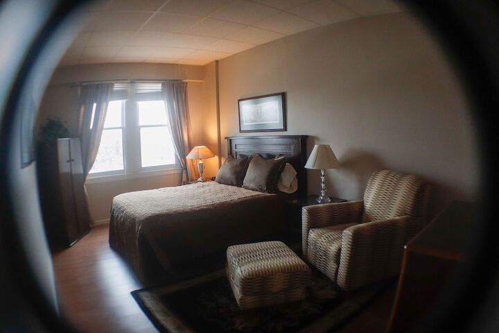 Room 18 of 107