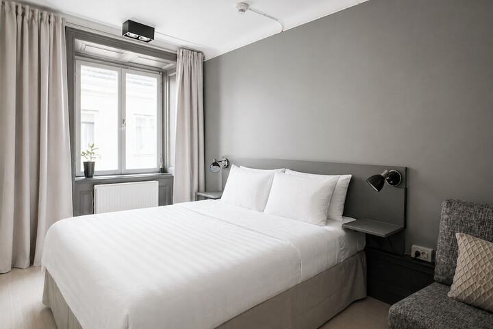 Room 12 of 108