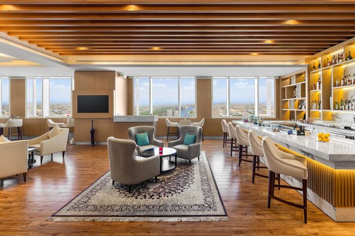 Lounge 100 of 126