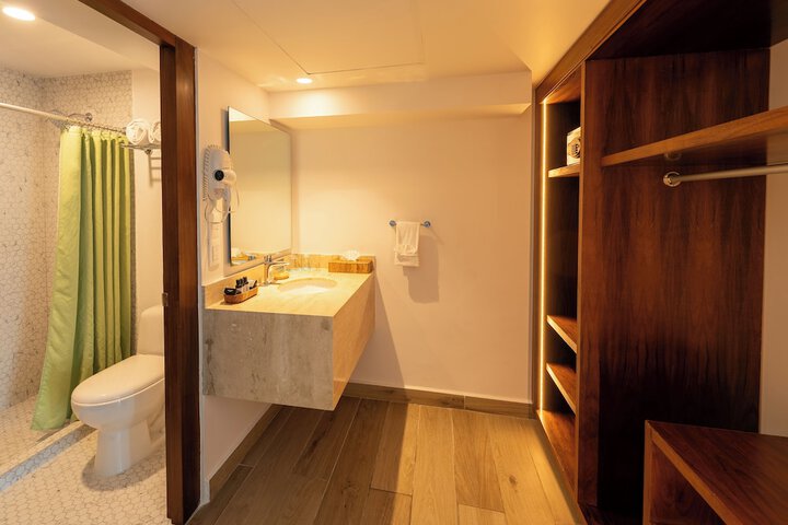 Room 60 of 165