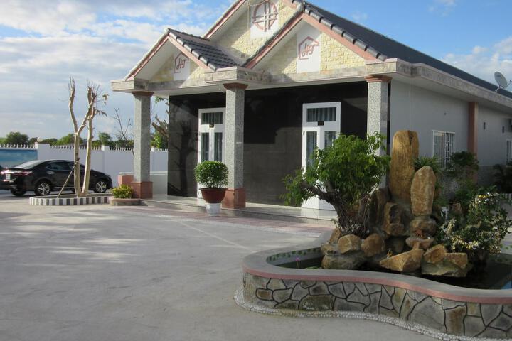 Huong Tuyet Motel