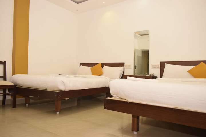 Room 10 of 13