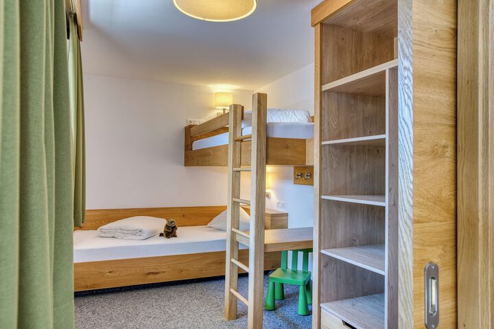 Room 21 of 172