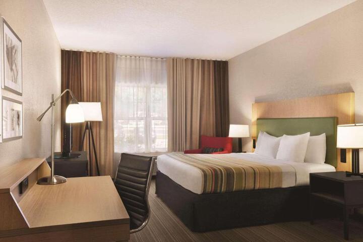 1 King Bed (8 of 18)