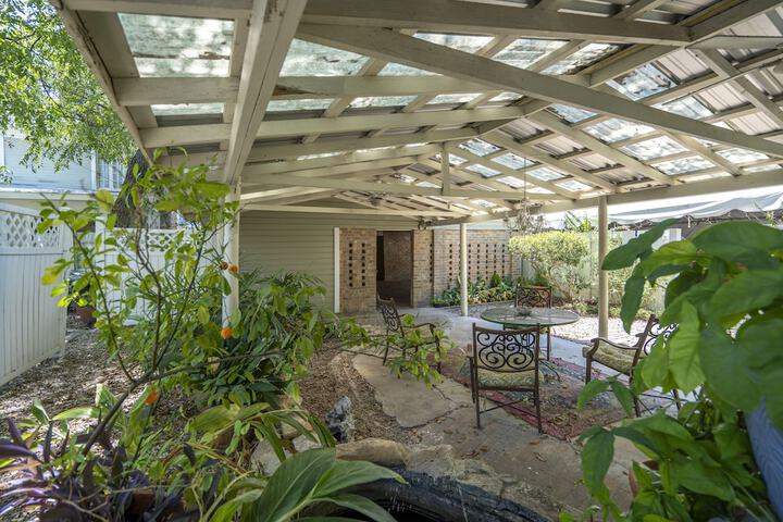 Hotel Exterior 75 of 82