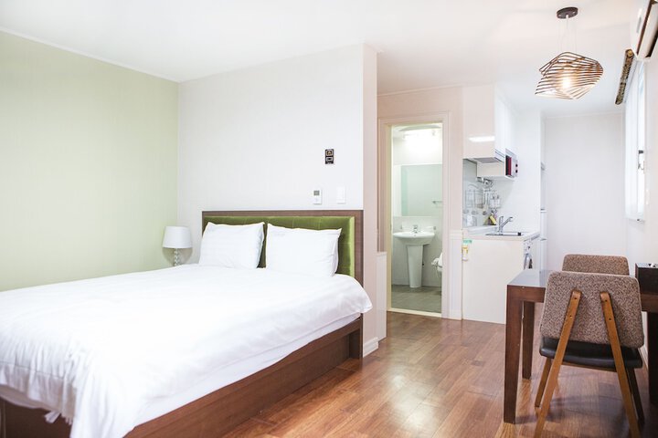Room 7 of 28