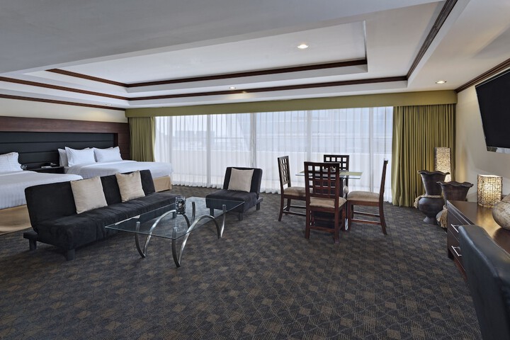 Room 4 of 96