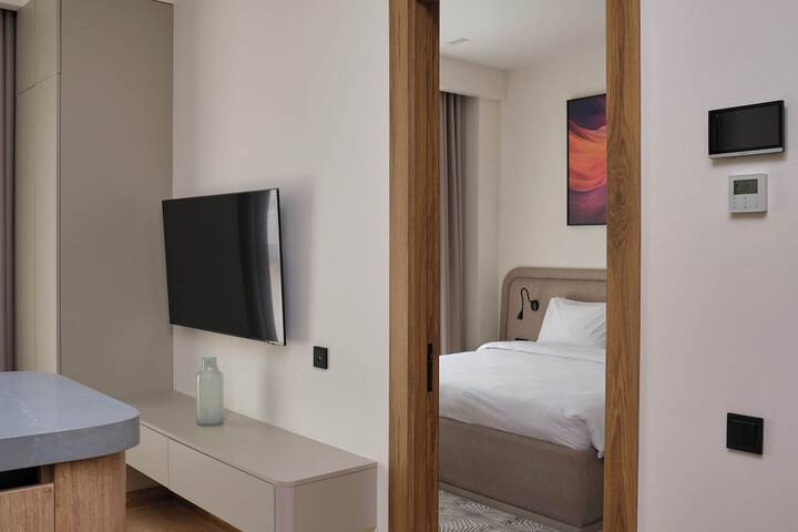 Room 8 of 96