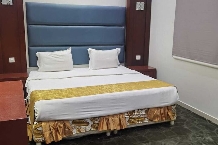 Room 17 of 36