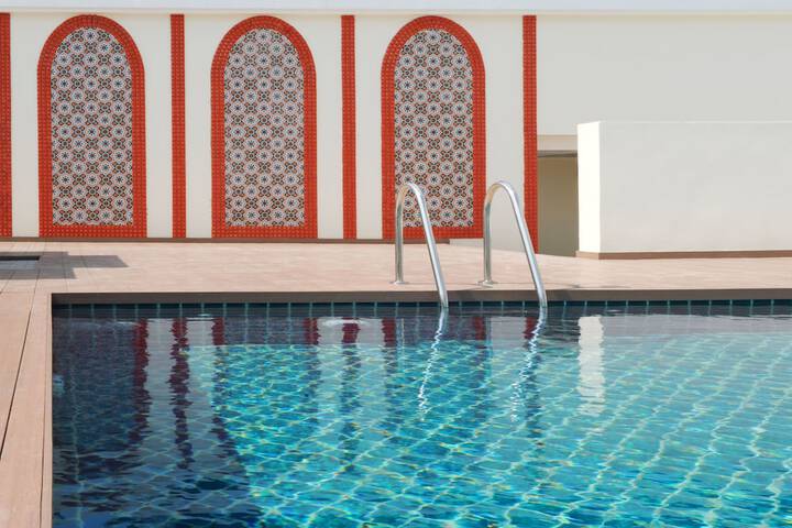 Pool 47 of 91