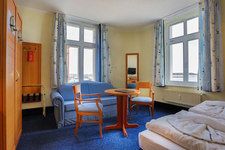 Room 11 of 37