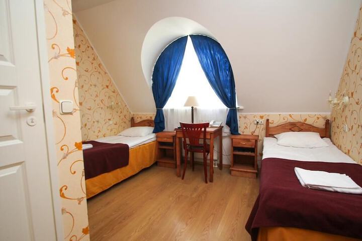 Room 4 of 36