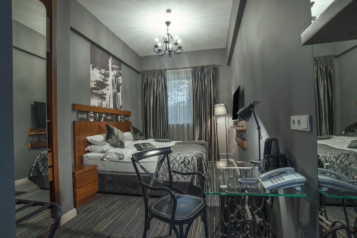Room 4 of 35
