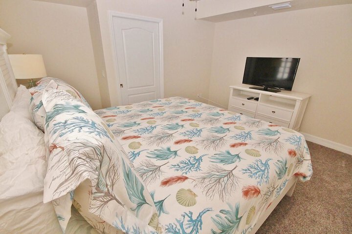 Room 6 of 25