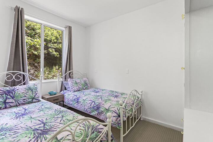 Room 4 of 18