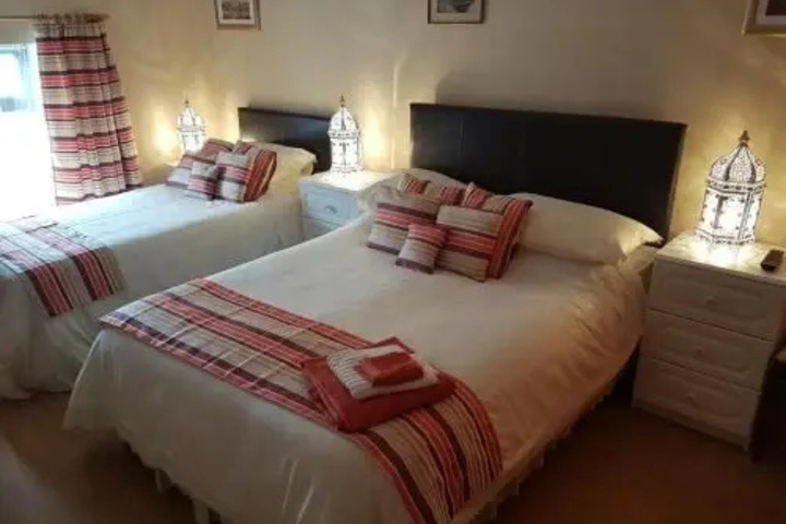 Room 6 of 28