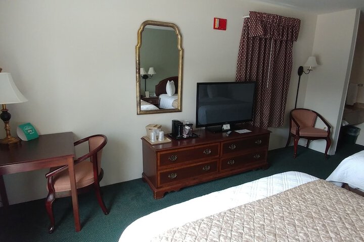 Room 5 of 18