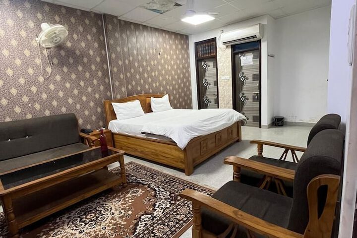 Room 9 of 15