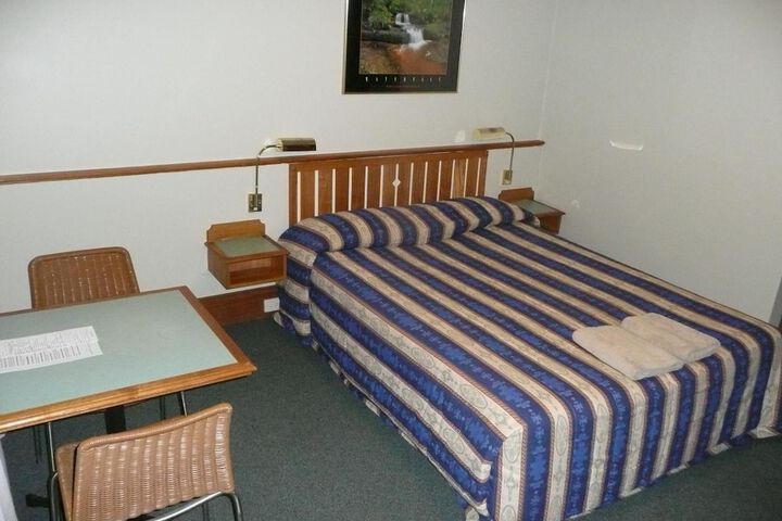 Room 11 of 32