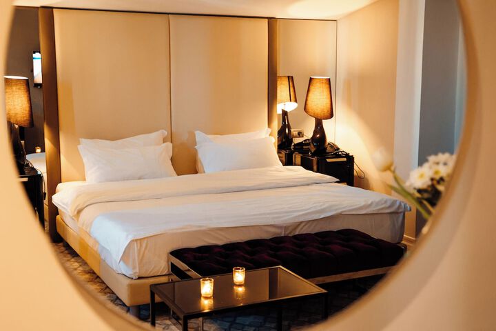 Room 27 of 102