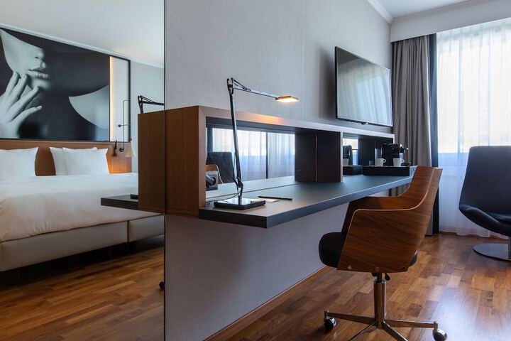 Room 45 of 209