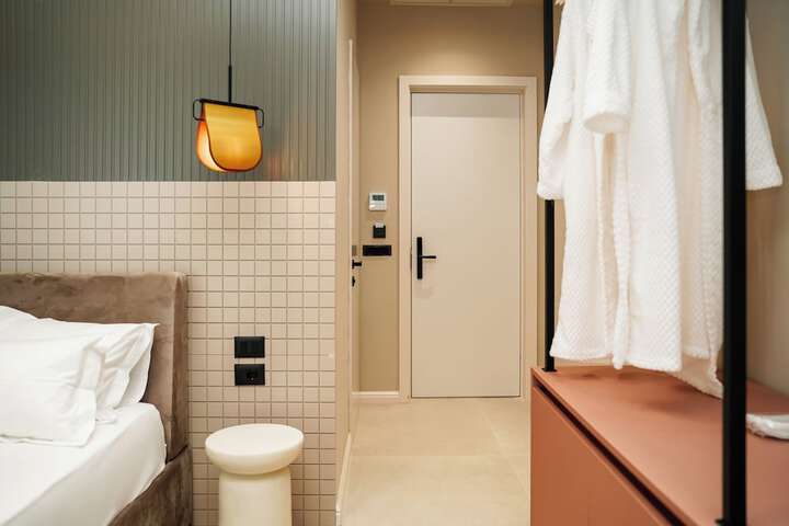Room 80 of 177