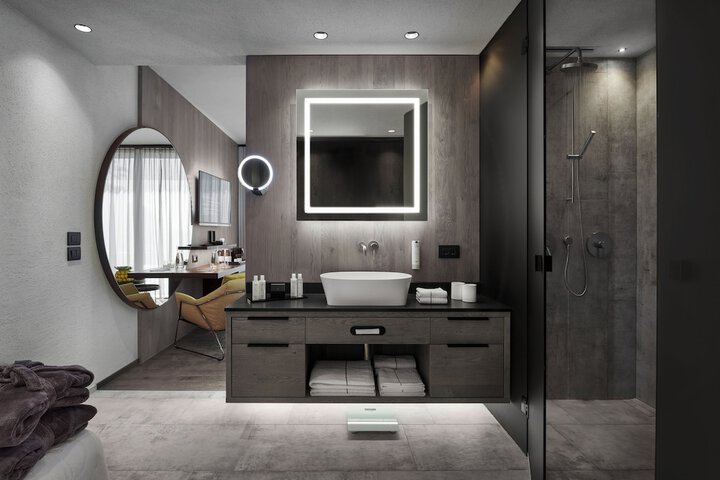 Room 48 of 103