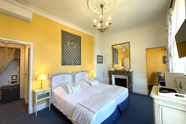 Room 14 of 104