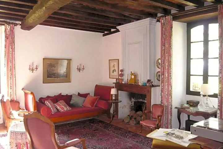 Room 2 of 11