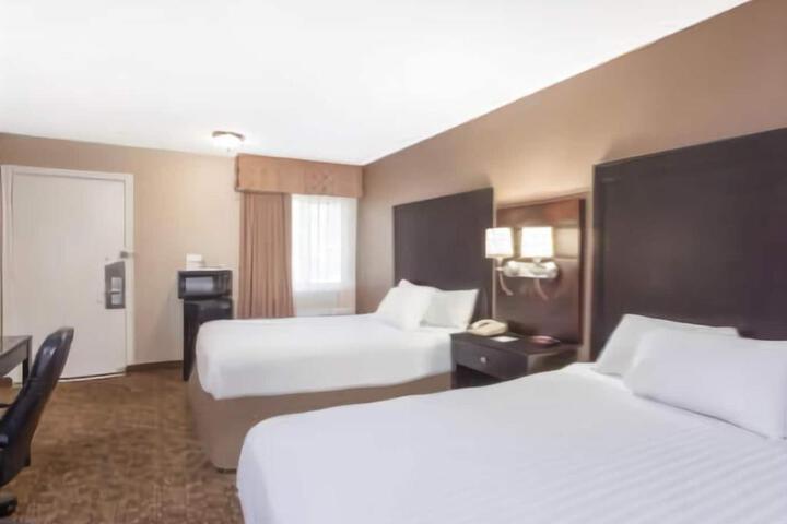 1 King Bed (1 of 13)