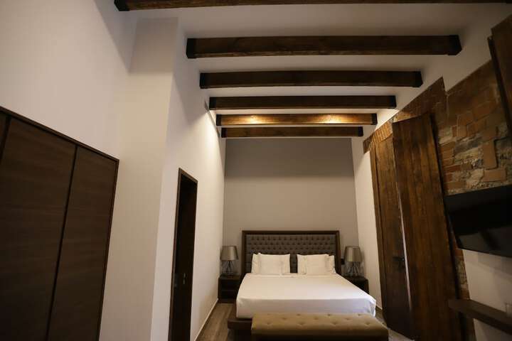 Room 16 of 31