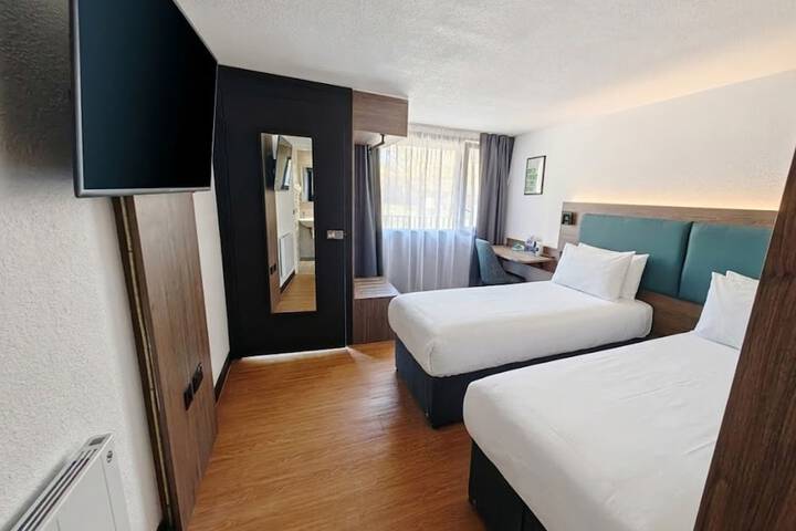 The Crossway Hotel Coventry South, Part of the AG Collection