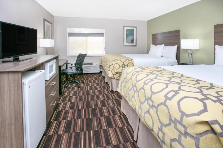 2 Queen Beds (9 of 13)