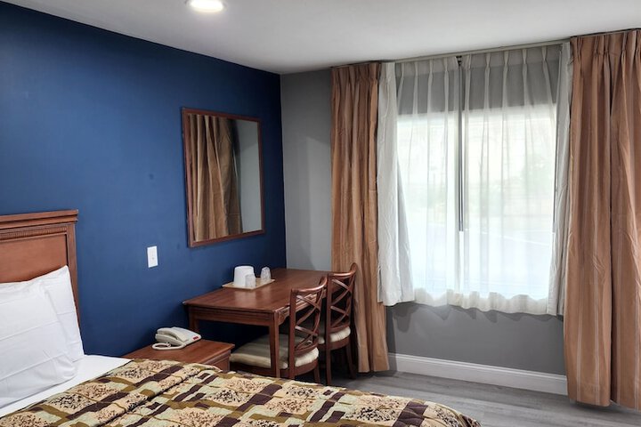 Economy Room 2 Queen Beds (3 of 12)