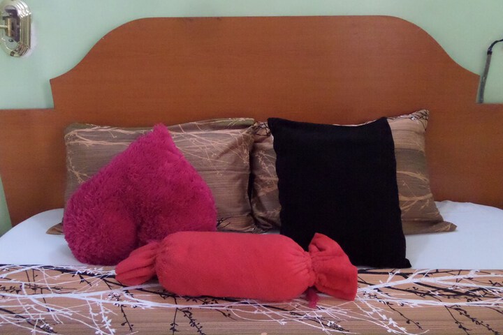 Room 9 of 33