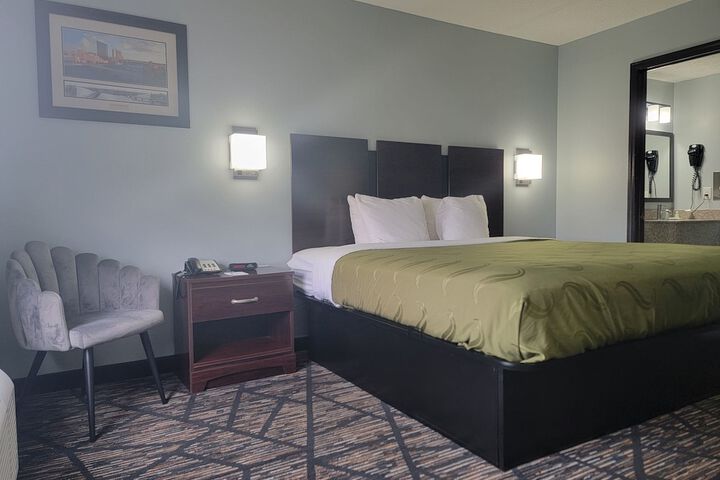 1 King Bed (5 of 16)