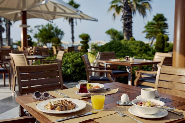 Breakfast/Coffee Service 79 of 102