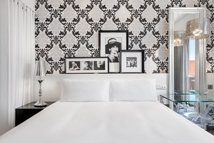 Room 17 of 120