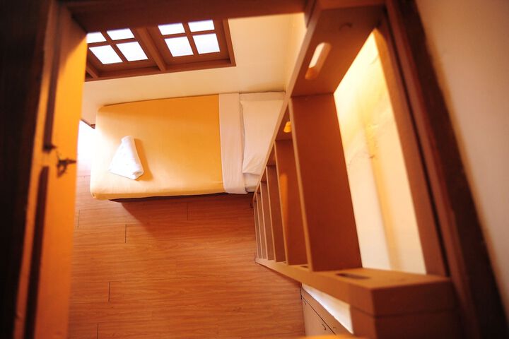 Room 8 of 36