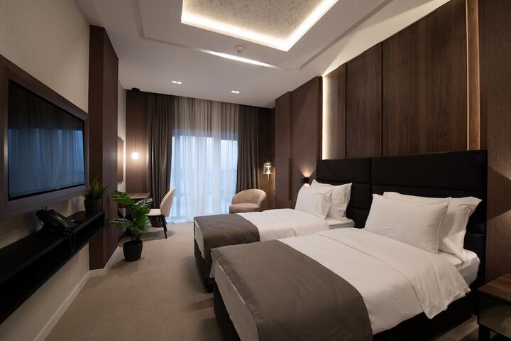 Room 6 of 19