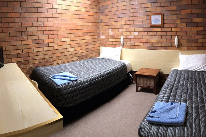 Room 9 of 26
