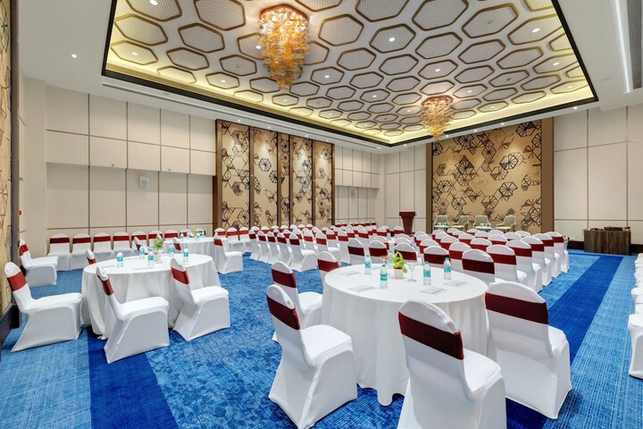 Ballroom/Hall 25 of 31